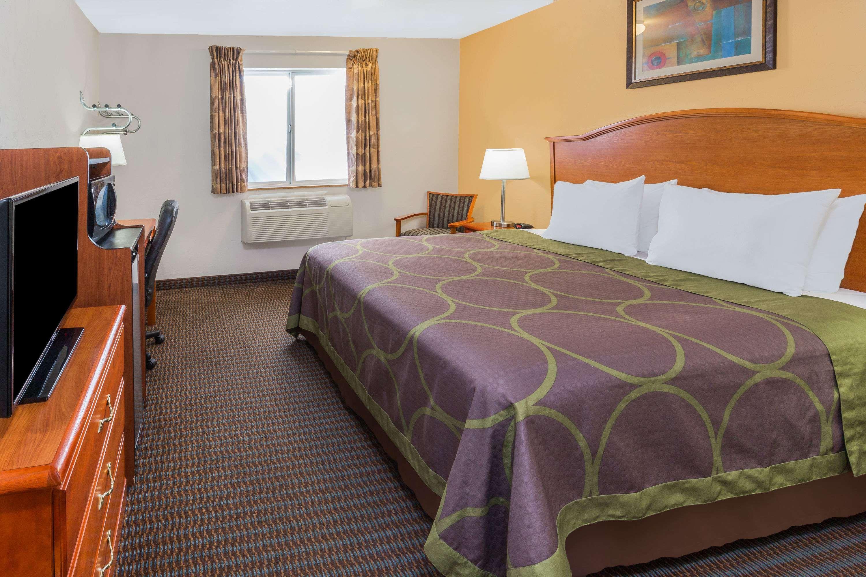 Super 8 By Wyndham Roseburg Hotel Exterior photo