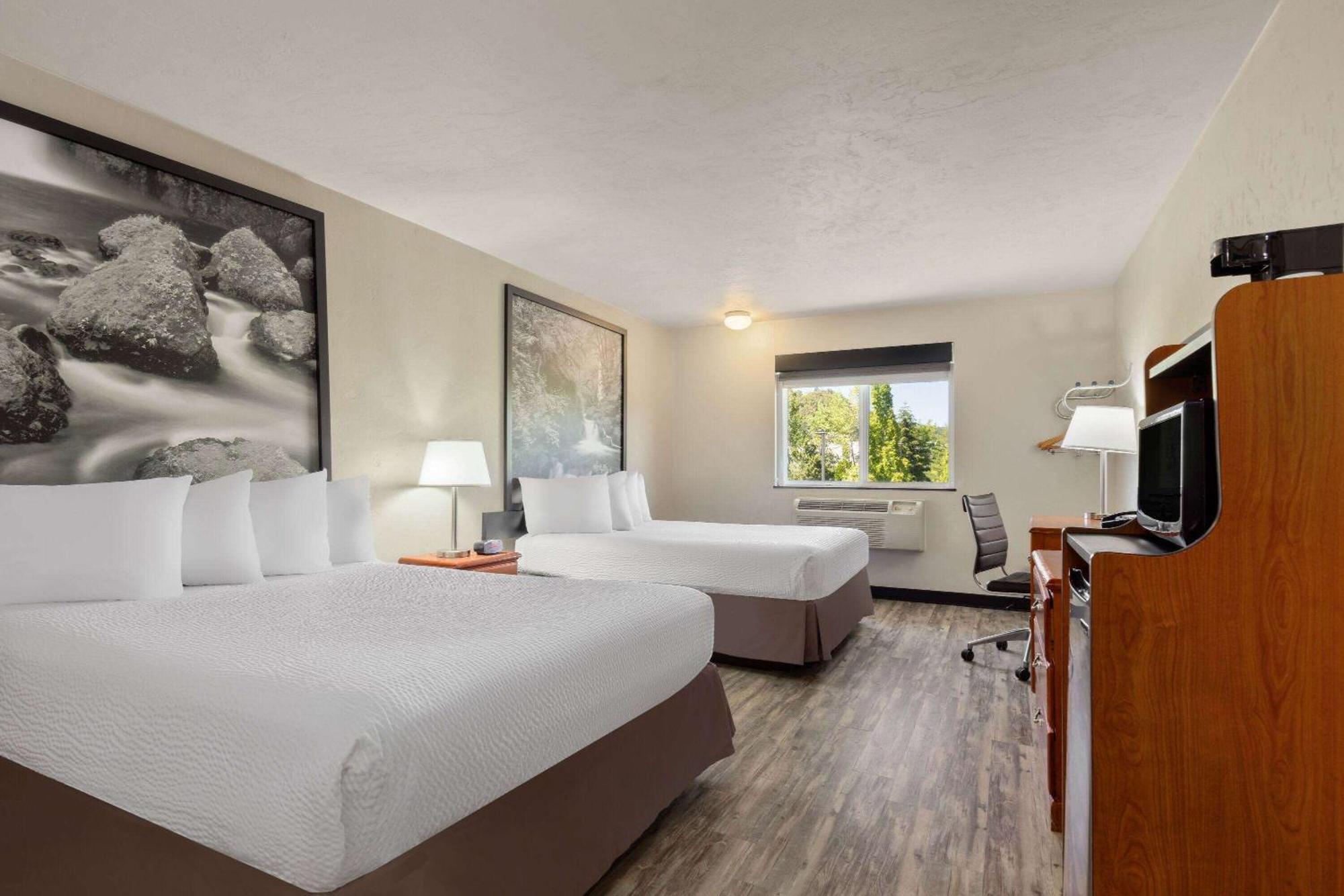 Super 8 By Wyndham Roseburg Hotel Exterior photo