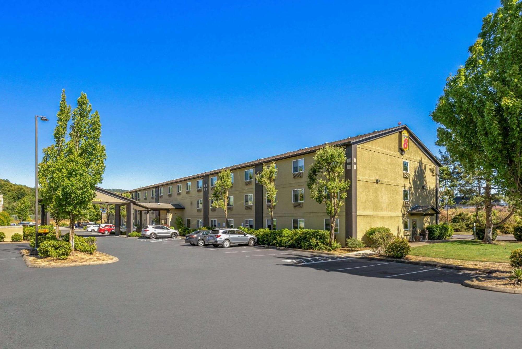 Super 8 By Wyndham Roseburg Hotel Exterior photo