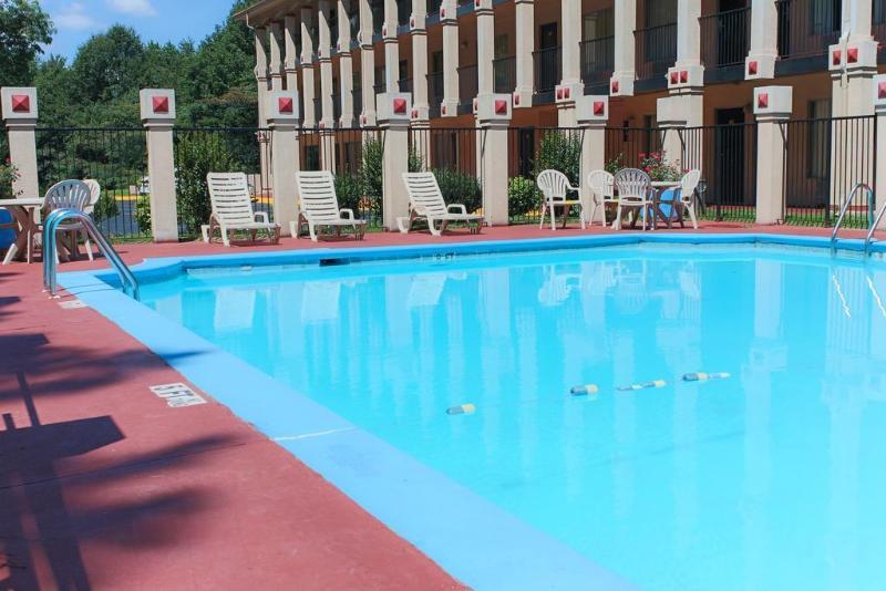 Super 8 By Wyndham Roseburg Hotel Exterior photo