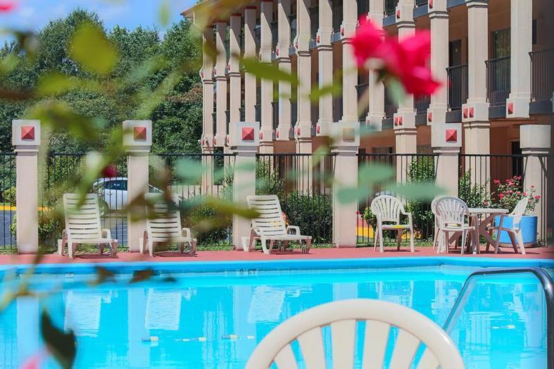 Super 8 By Wyndham Roseburg Hotel Exterior photo