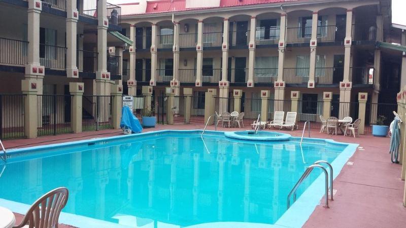 Super 8 By Wyndham Roseburg Hotel Exterior photo