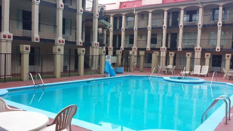 Super 8 By Wyndham Roseburg Hotel Exterior photo