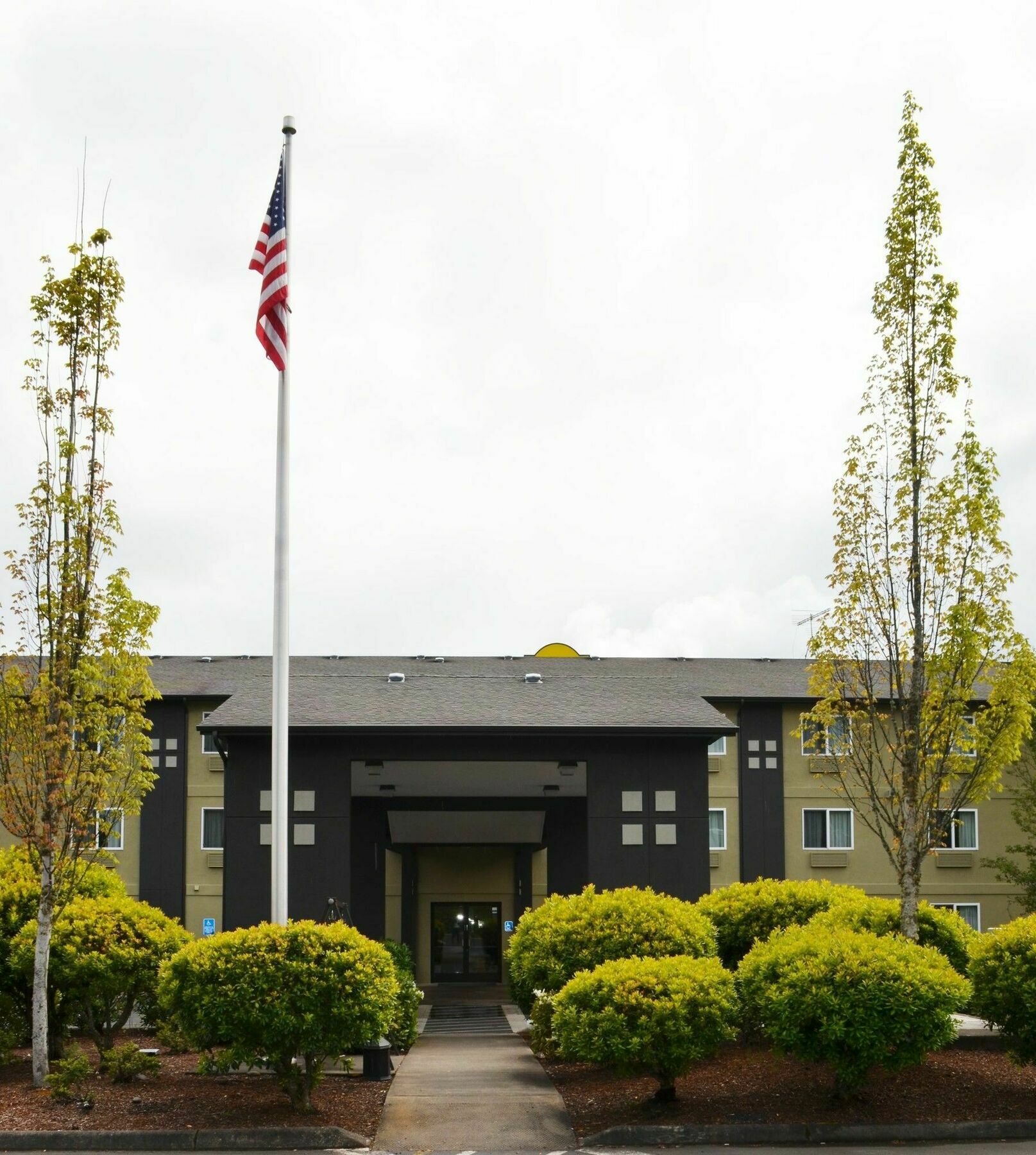 Super 8 By Wyndham Roseburg Hotel Exterior photo