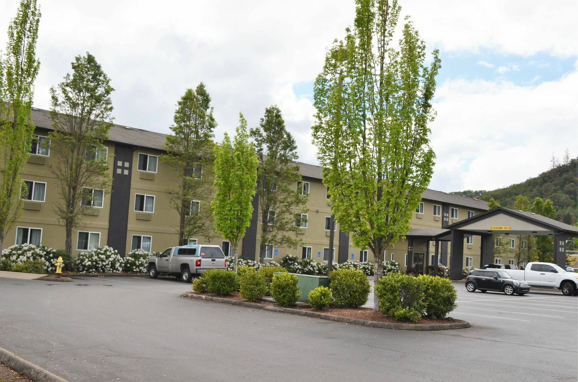Super 8 By Wyndham Roseburg Hotel Exterior photo